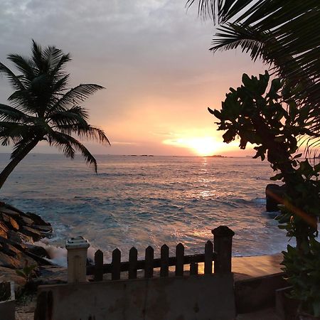 Happy Beach Resort Unawatuna Exterior photo