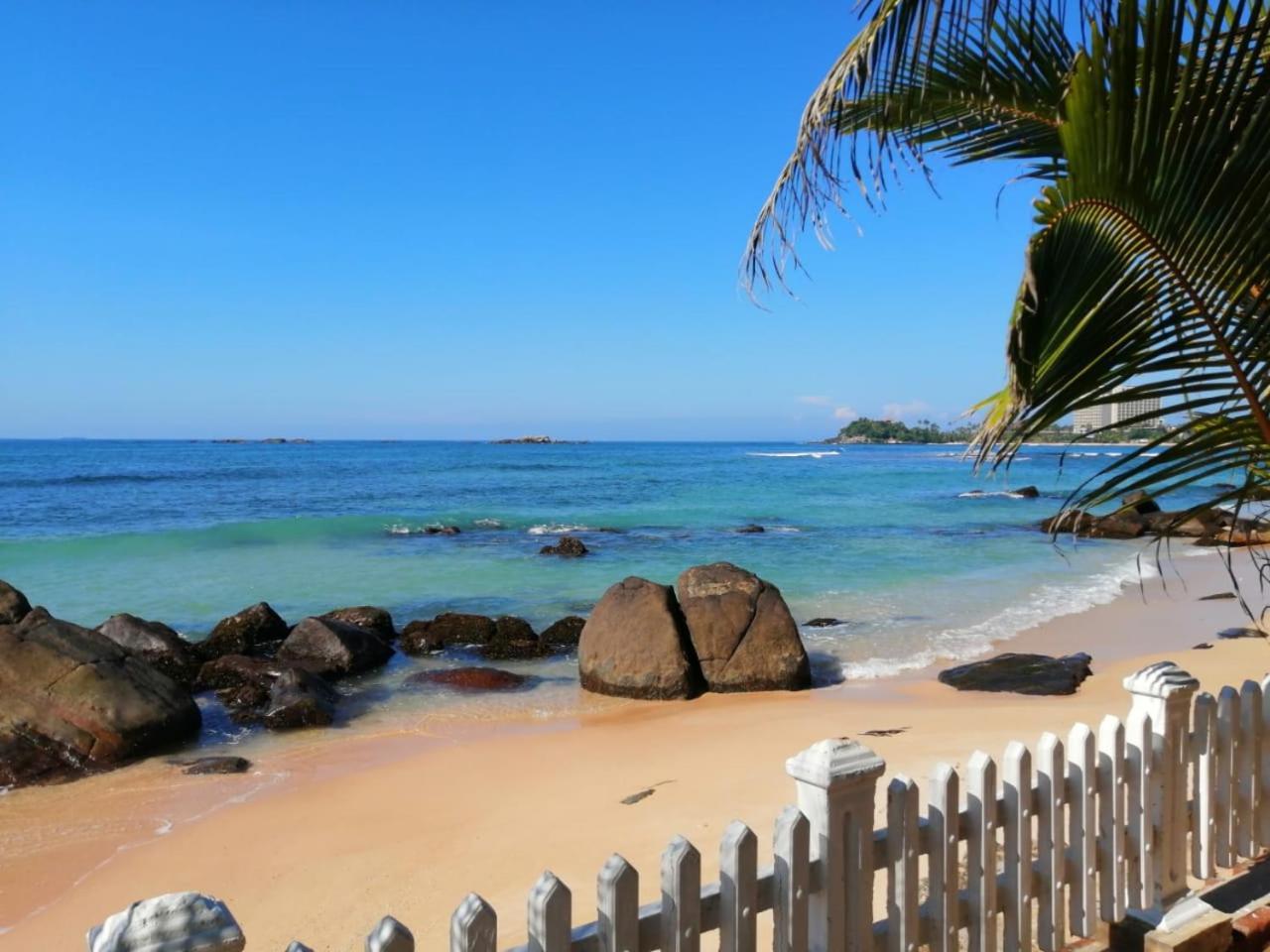 Happy Beach Resort Unawatuna Exterior photo