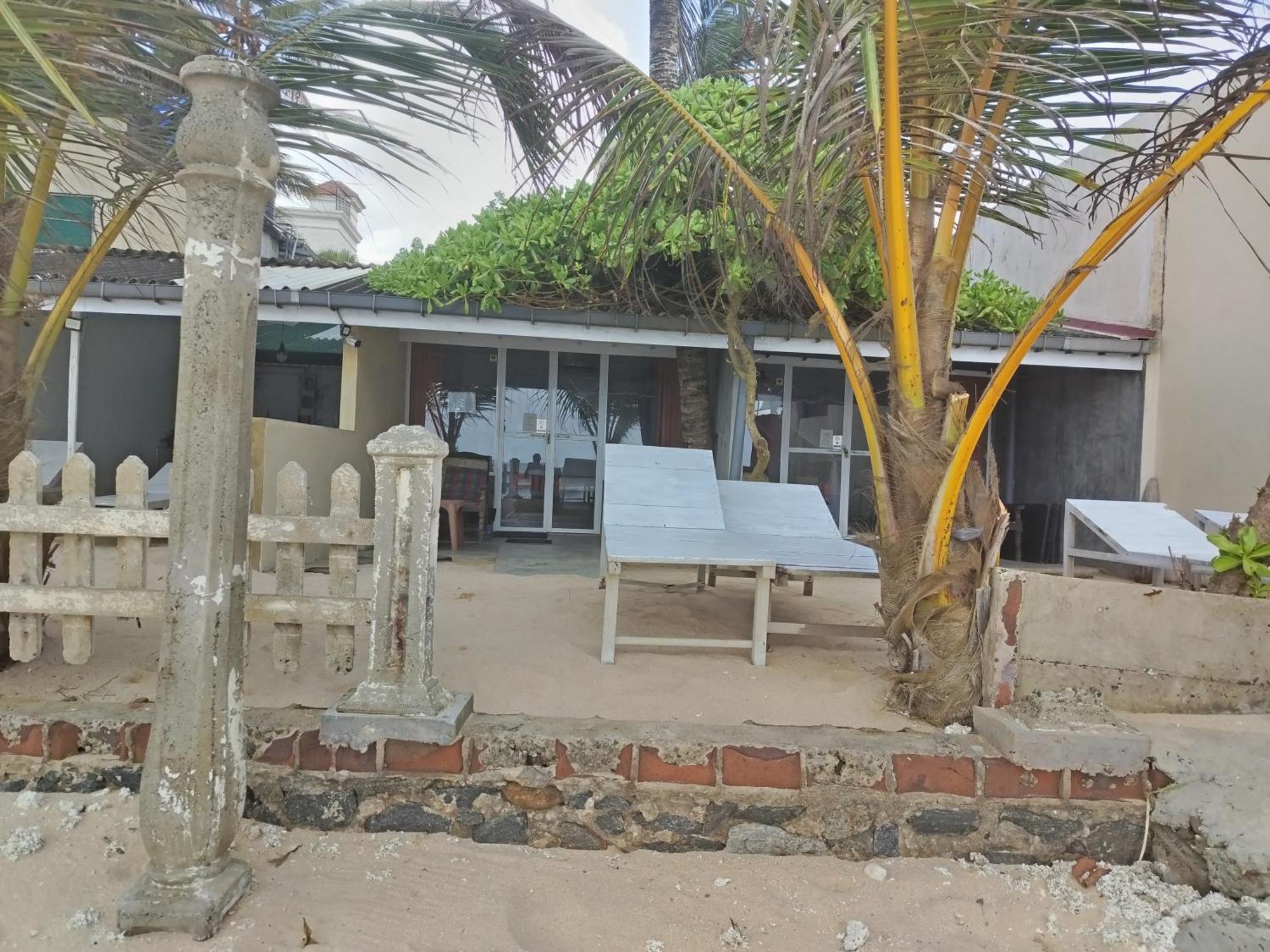 Happy Beach Resort Unawatuna Exterior photo