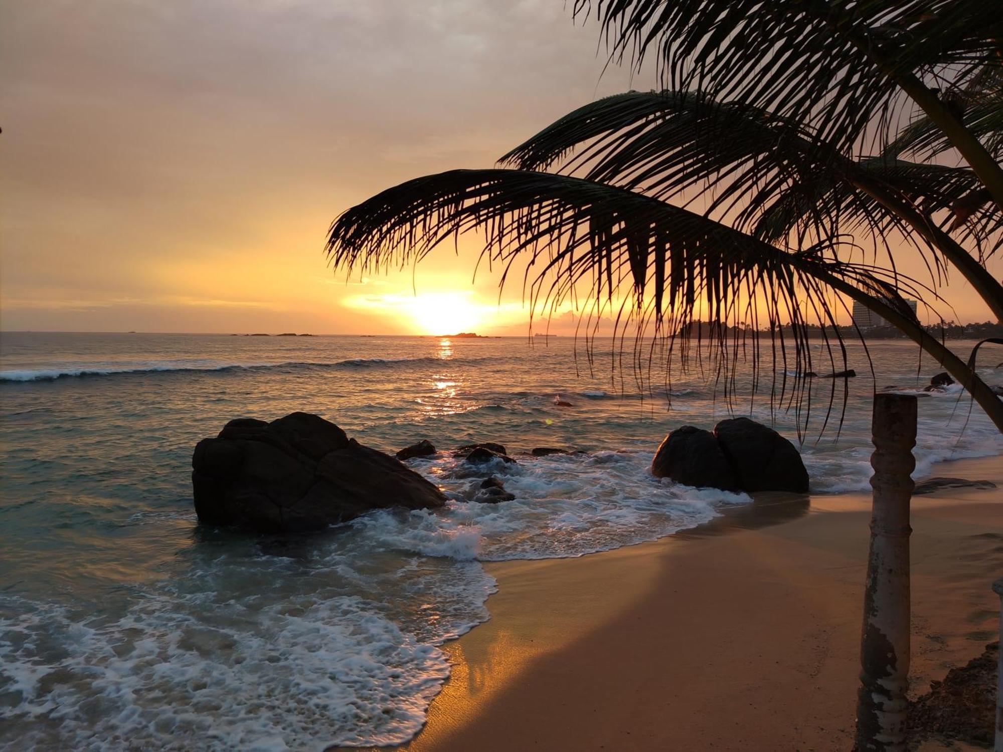 Happy Beach Resort Unawatuna Exterior photo